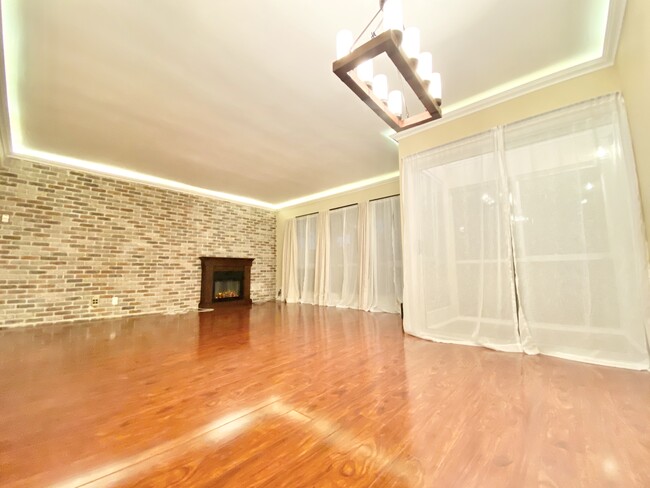 5625 Green Valley Cir in Culver City, CA - Building Photo - Building Photo