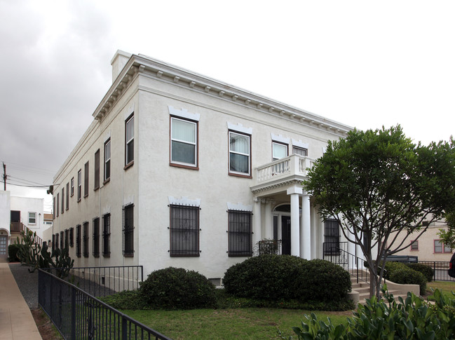 Apartments On The Park in San Diego, CA - Building Photo - Building Photo