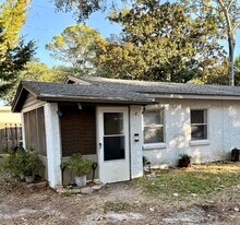 521 E Miracle Strip Pkwy in Mary Esther, FL - Building Photo