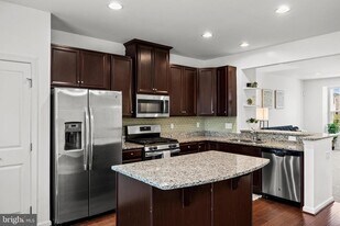 70 Benford Ln in Edgewater Park, NJ - Building Photo