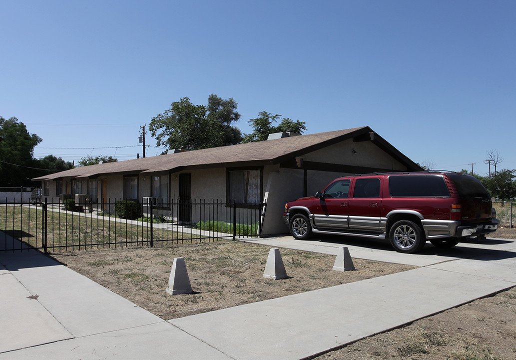 179 W 5th St in Perris, CA - Foto de edificio