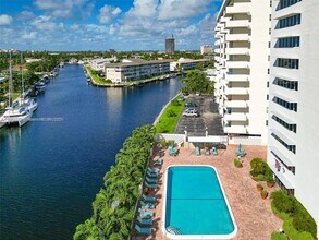 401 Golden Isles Dr, Unit 712 in Hallandale Beach, FL - Building Photo - Building Photo