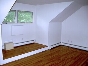 12 Arbor Hill Drive in Pleasant Valley, NY - Foto de edificio - Building Photo