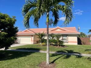 313 N Country Club Blvd in Boca Raton, FL - Building Photo