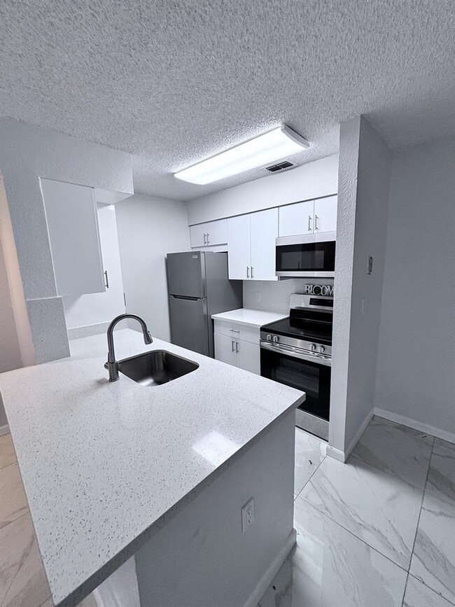 2866 S University Dr, Unit 5106 in Davie, FL - Foto de edificio - Building Photo