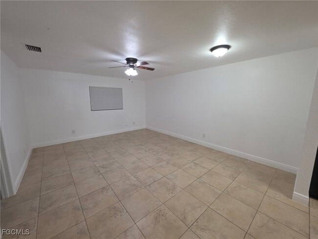 573 Figuera Ave in Ft. Myers, FL - Foto de edificio - Building Photo