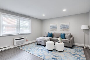 Hilltop Court Apartments in Blackwood, NJ - Building Photo