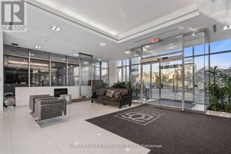 9090-9090 Yonge St in Richmond Hill, ON - Building Photo - Building Photo