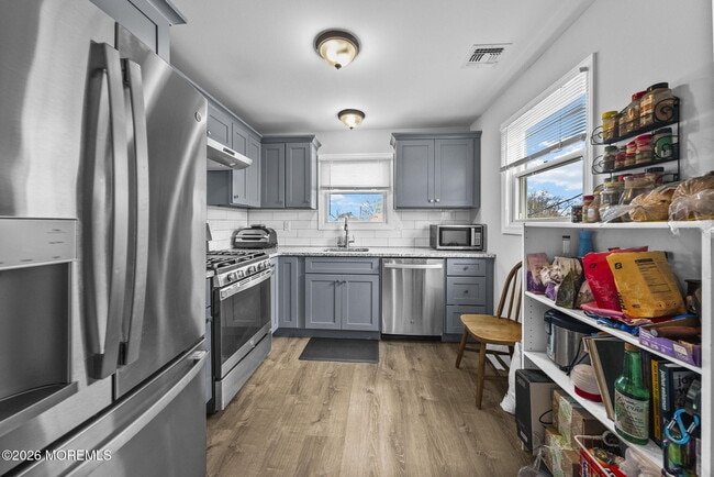 816 King Georges Rd in Woodbridge Township, NJ - Foto de edificio - Building Photo