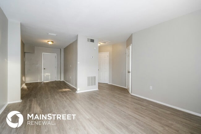 6813 N Clearview Ave in Tampa, FL - Foto de edificio - Building Photo