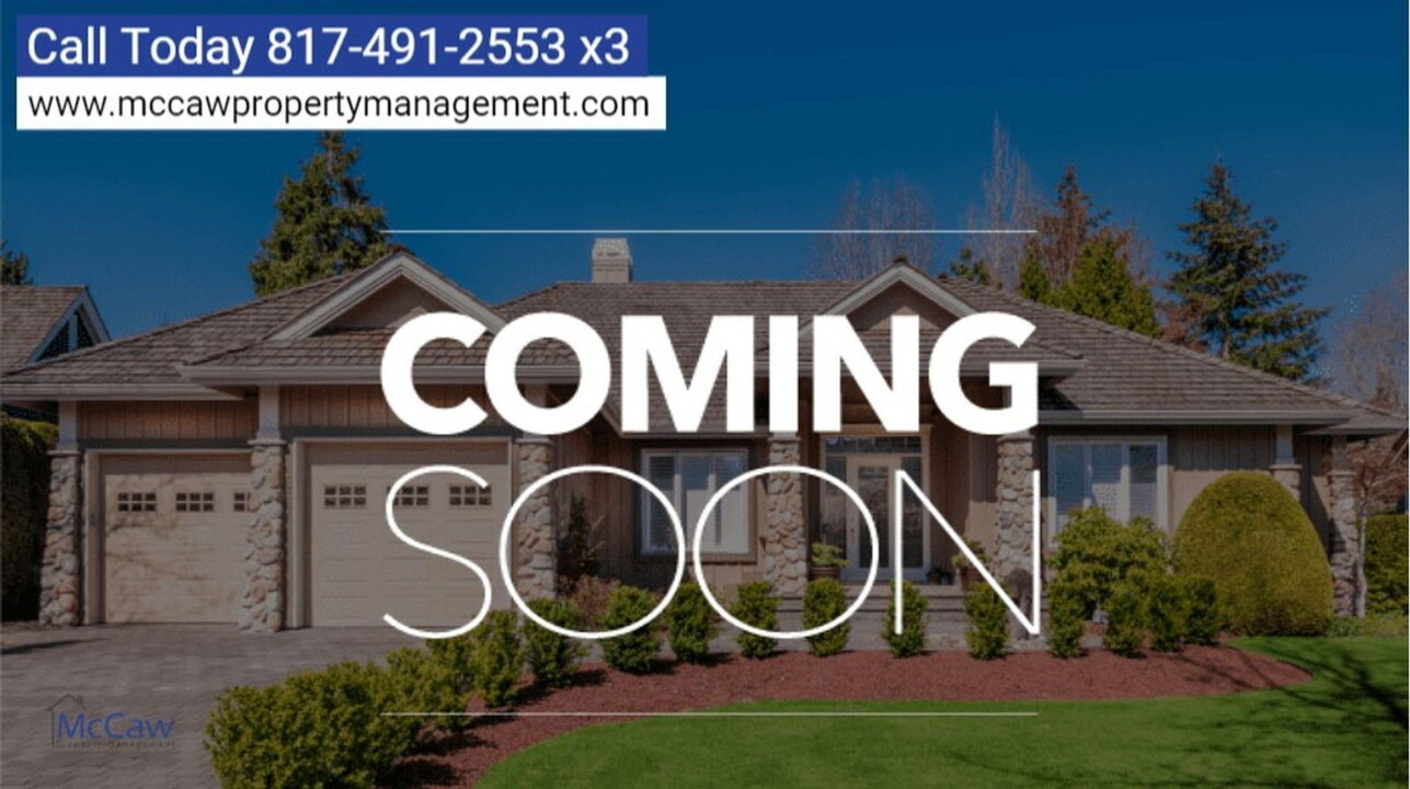 2204 Oak Hill Dr in Arlington, TX - Building Photo