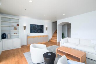 760 Bonair Pl in San Diego, CA - Building Photo - Building Photo