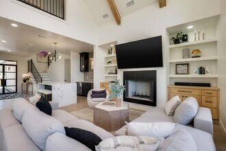 614 Pecan Creek Dr in Horseshoe Bay, TX - Building Photo - Building Photo