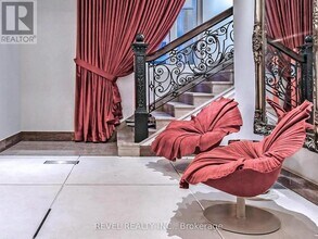 197 Yonge St in Toronto, ON - Building Photo - Building Photo