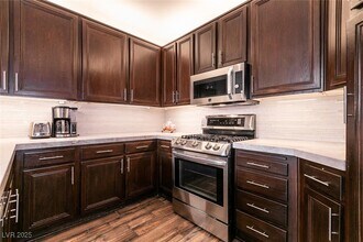 913 Pro Players Dr in Las Vegas, NV - Building Photo - Building Photo