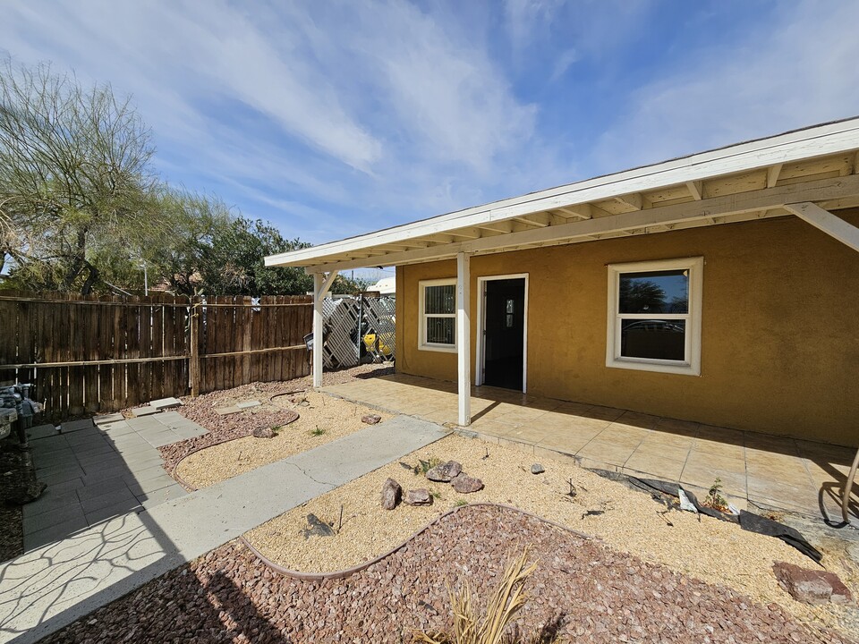 66236 4th St in Desert Hot Springs, CA - Foto de edificio