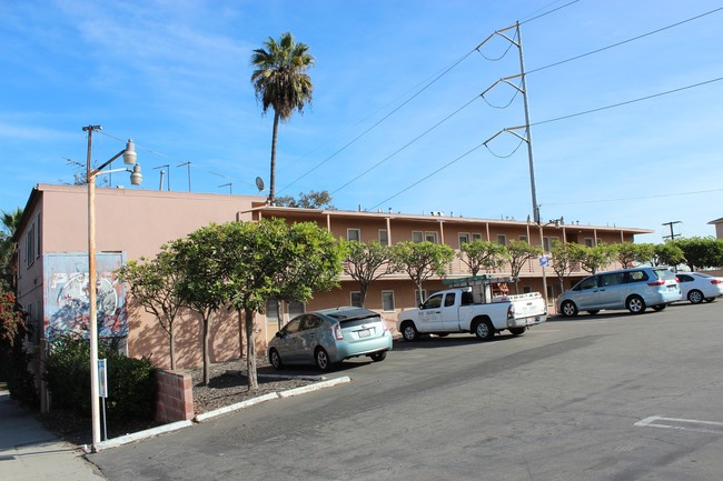 4820 Slauson Ave in Los Angeles, CA - Building Photo - Building Photo