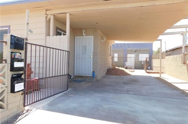 251 W Atlantic Ave in Henderson, NV - Building Photo - Building Photo