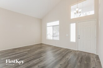 8600 Danza Del Sol Dr in Las Vegas, NV - Building Photo - Building Photo