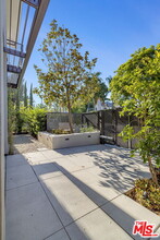 8890 Rosewood Ave in West Hollywood, CA - Building Photo - Building Photo