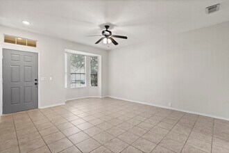 9735 Coyote Creek Dr in Houston, TX - Foto de edificio - Building Photo