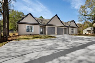Southern Stays Collection in Inman, SC - Building Photo