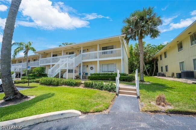 4625 Bayshore Dr in Naples, FL - Building Photo - Building Photo