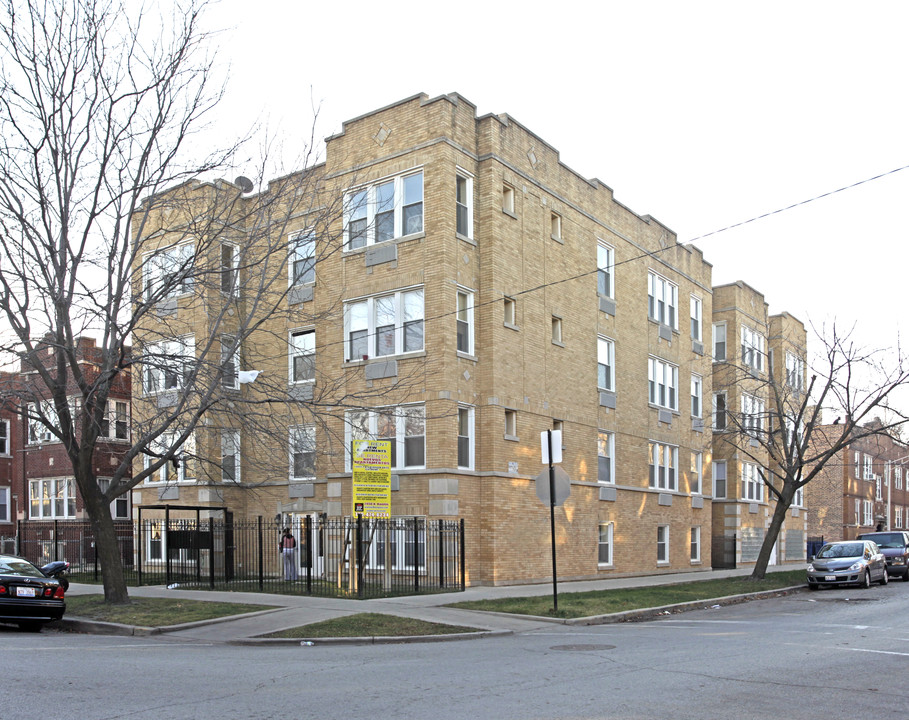 2454-2456 N Hamlin St in Chicago, IL - Foto de edificio