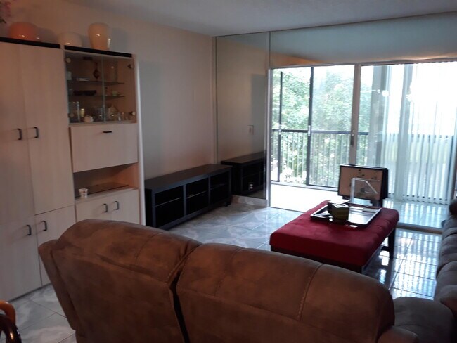 6585 Kensington Ln-Unit -403 in Delray Beach, FL - Building Photo - Building Photo