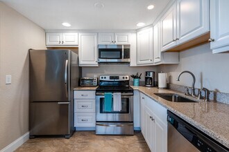 38 Waterford Way in Delray Beach, FL - Building Photo - Building Photo