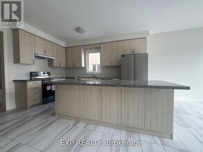 9 Kenneth Appleton Ave in Richmond Hill, ON - Building Photo - Building Photo