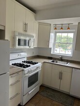 153 Lake Shore Rd, Unit 3 in Boston, MA - Building Photo - Building Photo