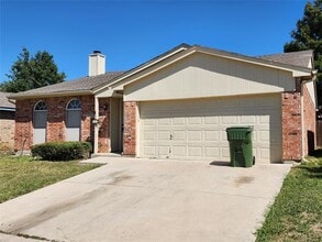 607 Hollyberry Dr in Mansfield, TX - Building Photo - Building Photo