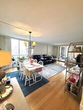 77 Pond Ave in Brookline, MA - Building Photo - Building Photo