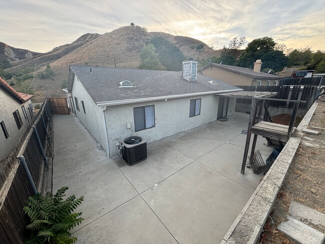 30809 Arlington St in Castaic, CA - Building Photo - Building Photo