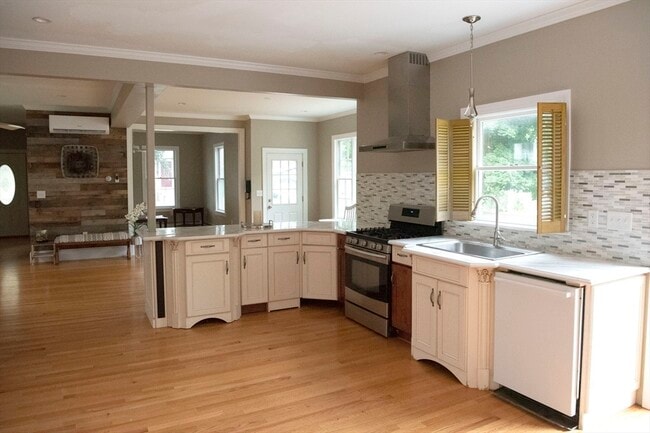 134 Methuen St in Lowell, MA - Building Photo - Building Photo