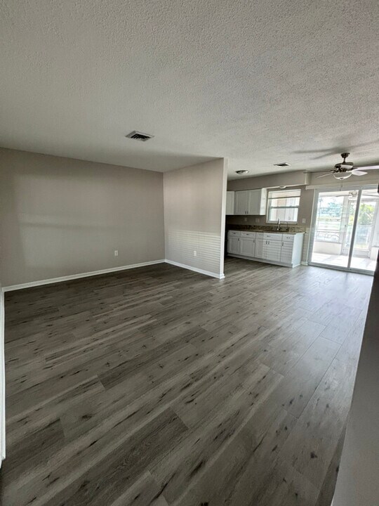 167 Golf Club Ln in Venice, FL - Building Photo