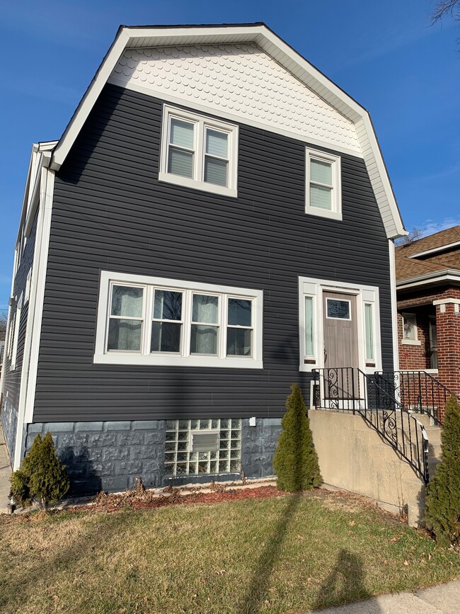 4858 W Gunnison St, Unit 1