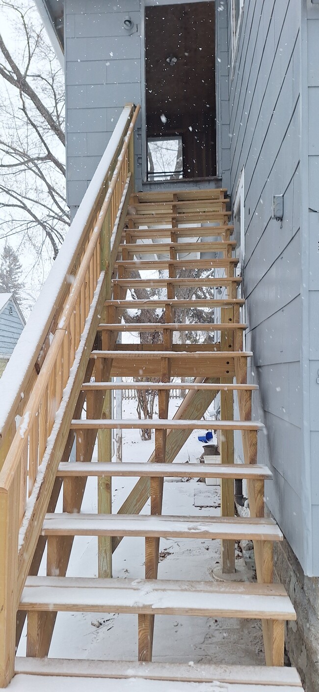 127 Edna Ave, Unit 127 1/2 in Neenah, WI - Building Photo - Building Photo
