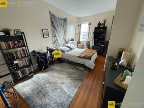 1496 Beacon St, Unit 2 in Brookline, MA - Foto de edificio - Building Photo