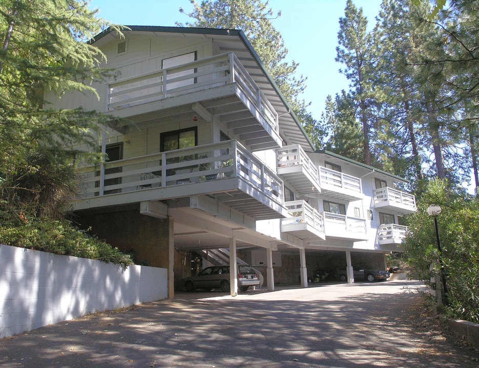 1840 Point View Dr in Placerville, CA - Building Photo