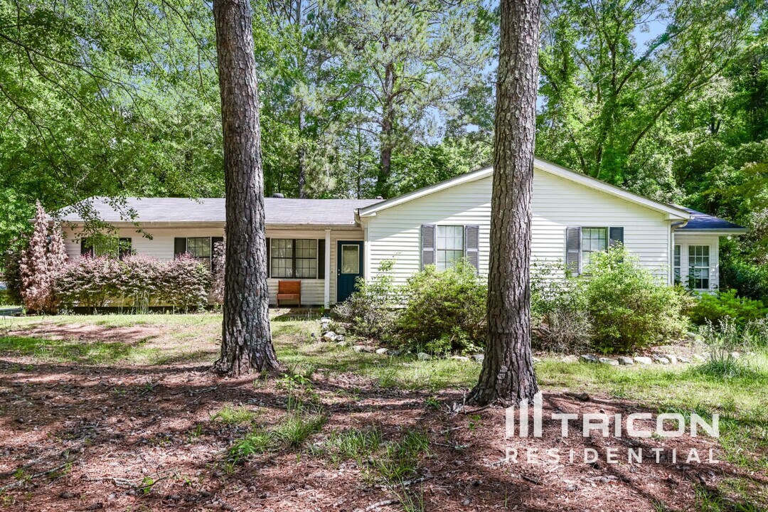 560 Windsor Dr SE in Conyers, GA - Building Photo