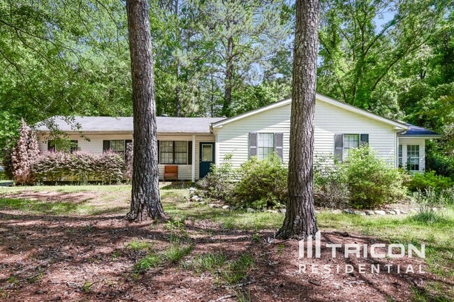 property at 560 Windsor Dr SE
