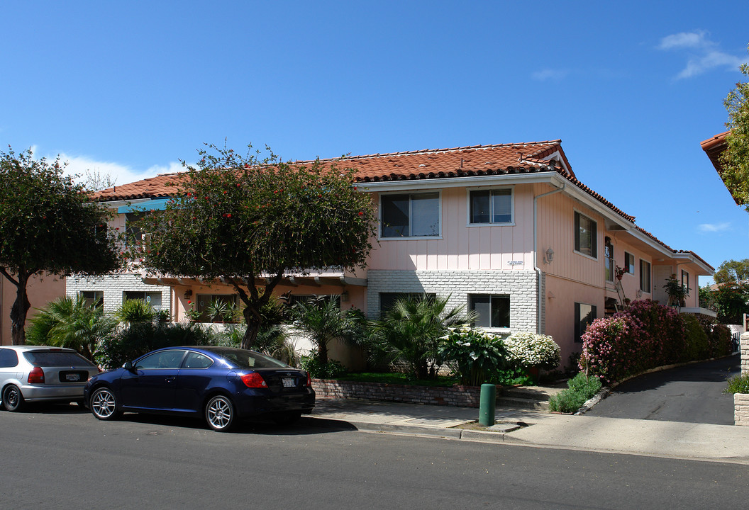 345 Mathilda Dr in Goleta, CA - Building Photo