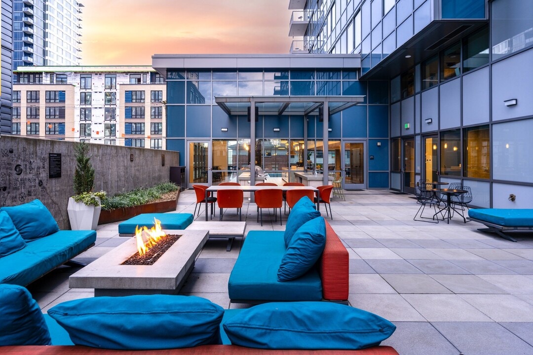 The Danforth in Seattle, WA - Foto de edificio