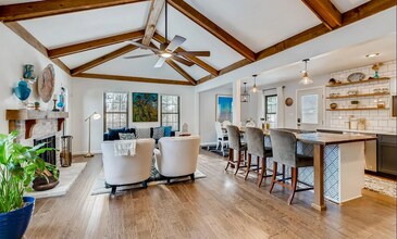 4695 S Akron St in Englewood, CO - Foto de edificio - Building Photo