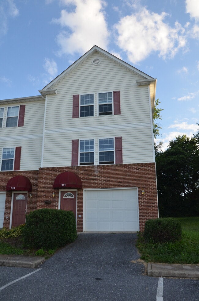 311 Emerson Ln