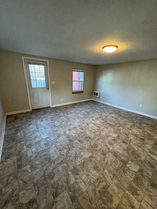 25 NW Hood Pl in Bend, OR - Building Photo