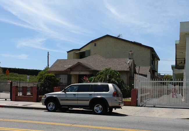 831-833 N Normandie Ave in Los Angeles, CA - Foto de edificio - Building Photo