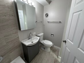 265 Nordic Rd, Unit GW in Bloomingdale, IL - Foto de edificio - Building Photo